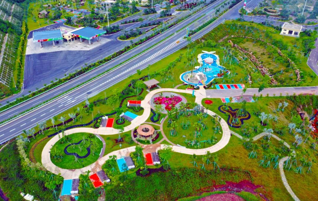 2021年普洱思茅至瀾滄高速公路龍潭服務區成為思瀾高速亮麗名片