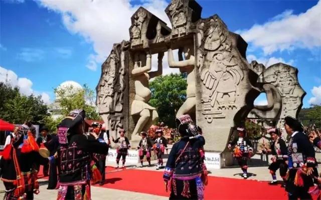 普洱特色團建：坐上火車游普洱，打卡墨江北回歸線標志園